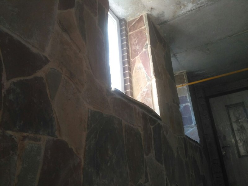 ﻿Стенка коридора в подвал из 5-ти видов камня.[мастер Роман-март 2020] фото 11_wall_140.jpg