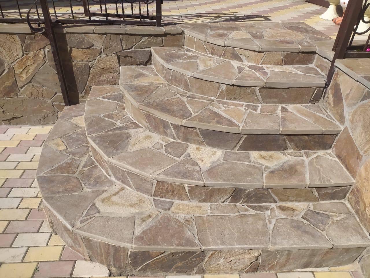 Лестницы из дикого камня песчаника выполненные летом 2020 мастером Юрием. фото 97393ed1-b339-44f8-824e-282418f8b6a3.jpg